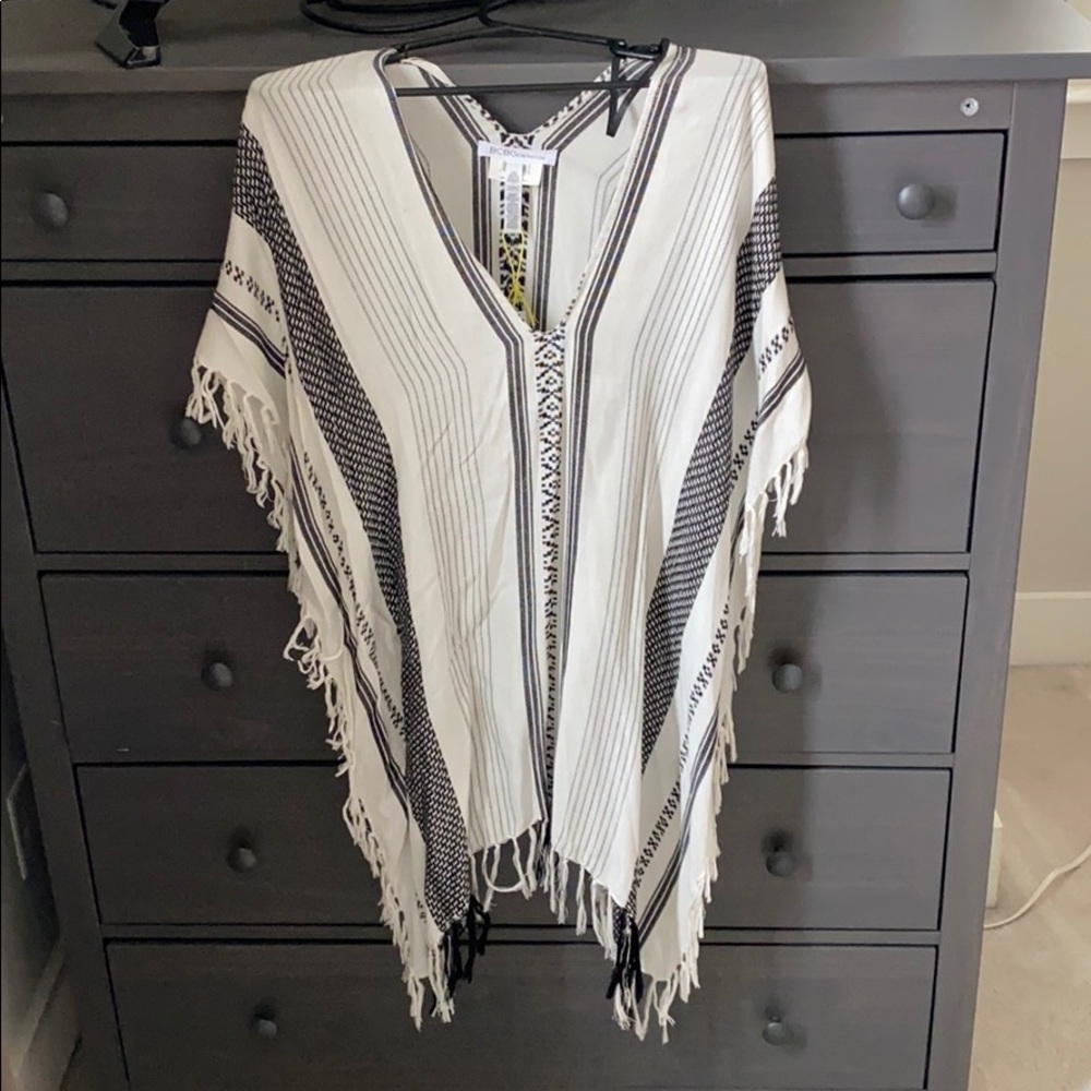 BCBG poncho